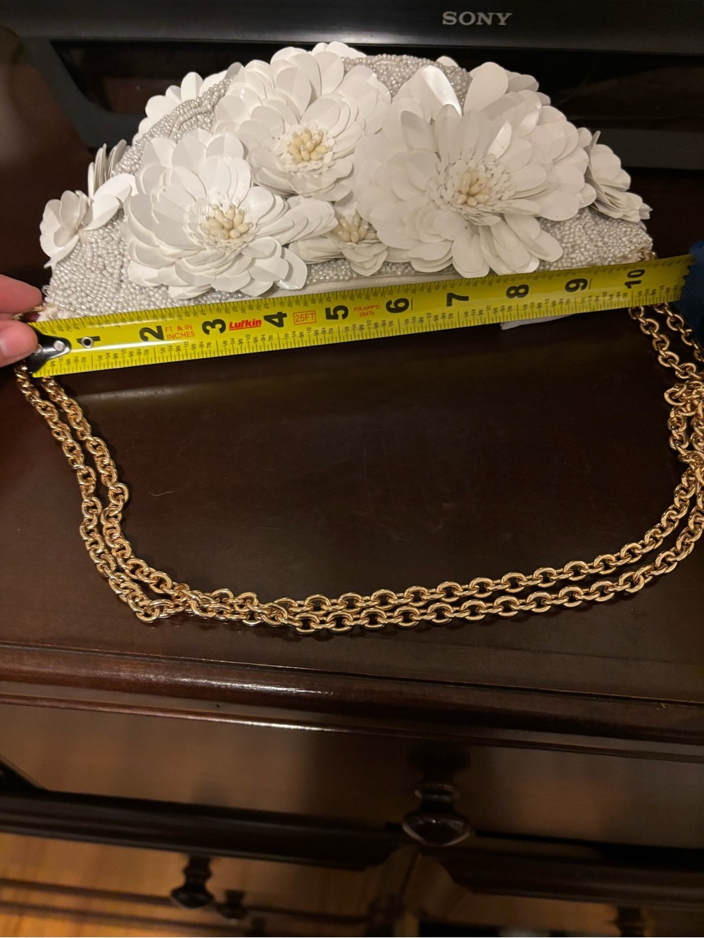 NWOT White Floral Beaded Appliqué Shoulder Bag with Gold Chain - Picture 7 of 9